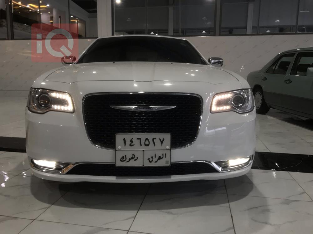 کرایسلەر 300